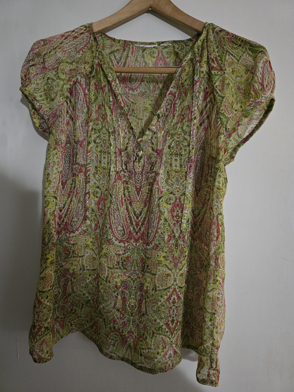Lightweight Green Paisley V-Neck Blouse with Flutter Sleeves